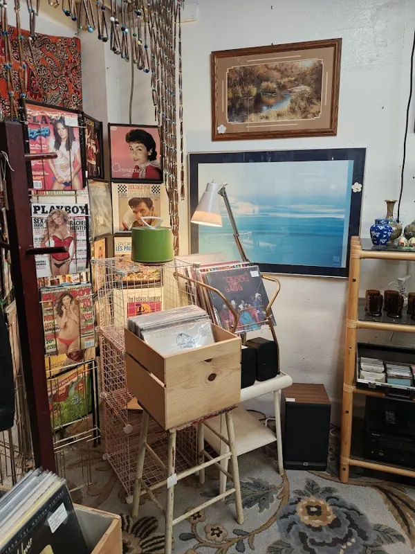 Tip Top Vintage, 2001 E Burnside St, inside