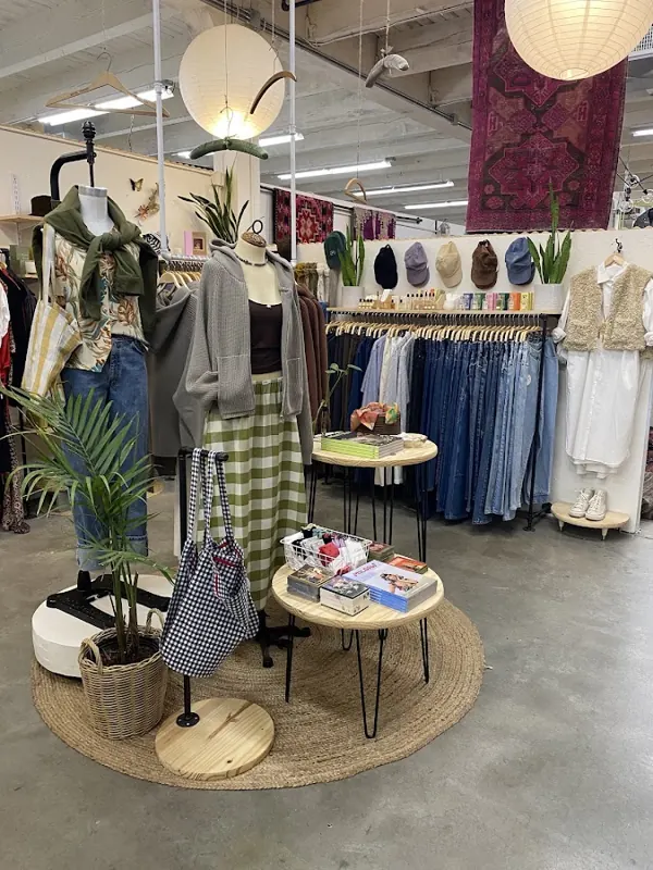 Cloud Vintage & Modern, 1005 SE Grand Ave Urbanite, inside