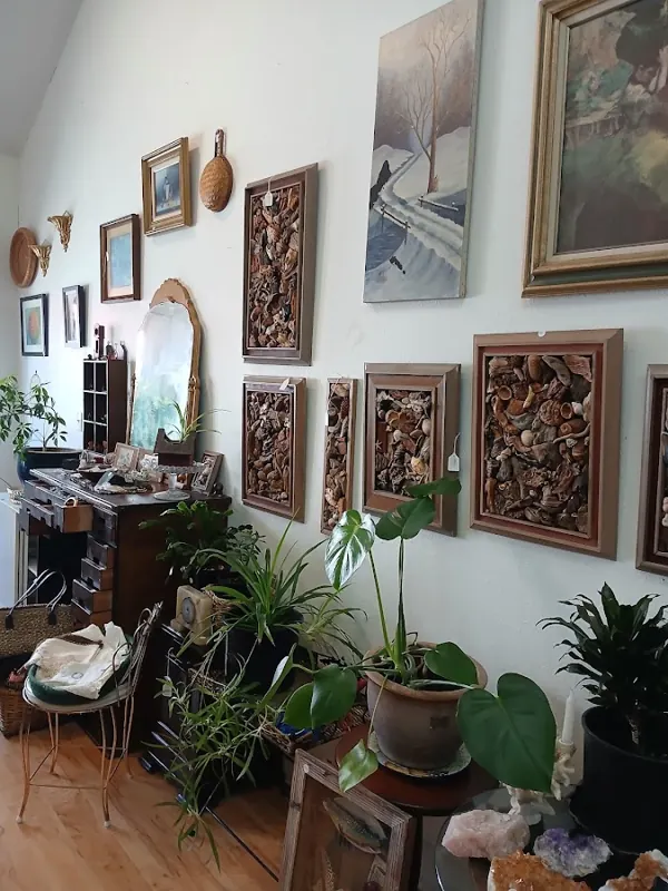Elemental Arts, 8235 SE 13th Ave #11, inside
