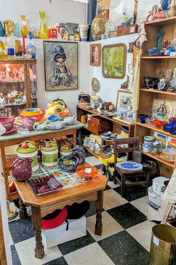 Stars & Splendid Antiques Mall, 7030 SE Milwaukie Ave, inside