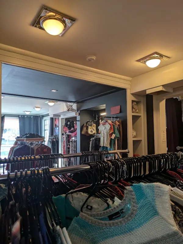 Ratstar, 2328 NW Westover Rd A, inside