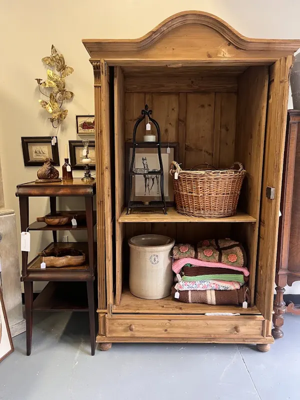 Woodlawn Vintage, 7100 NE Martin Luther King Jr Blvd, inside