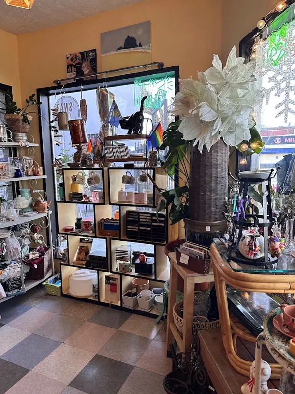 Lil Swap, 4512 NE Sandy Blvd, inside