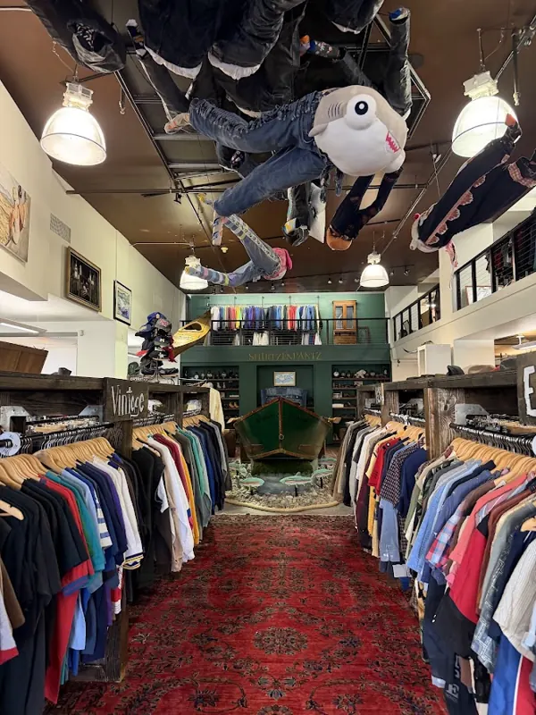 Shirtzenpantz Downtown, 800 SW Washington St, inside