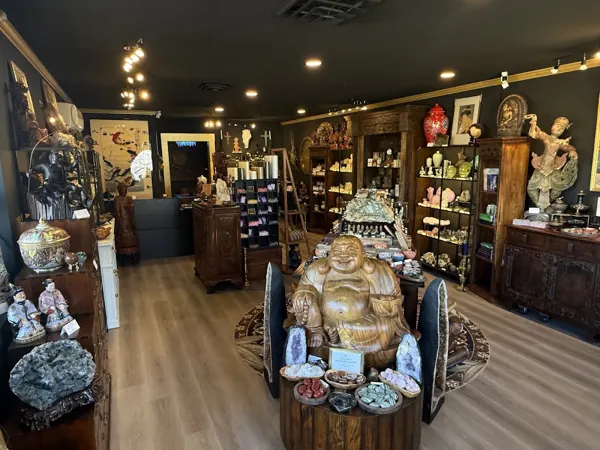 Minshara Life, 2840 SE Powell Blvd, inside