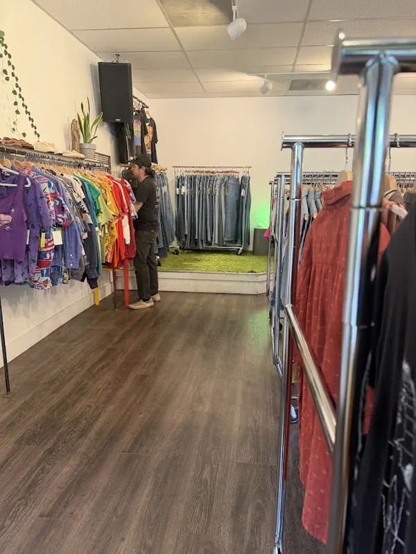 Zero Wave, 720 N Killingsworth St, inside