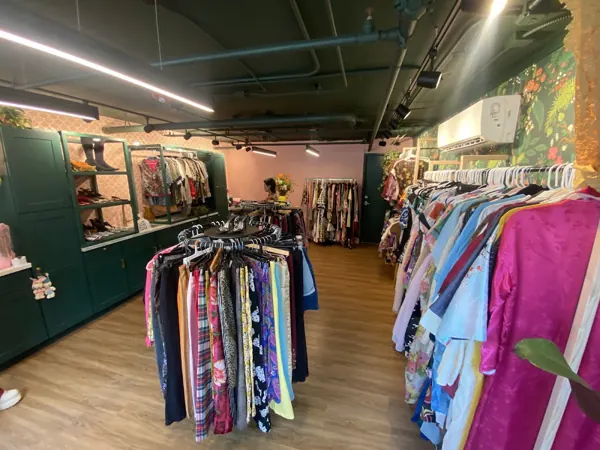Inside Wannabe Vintage