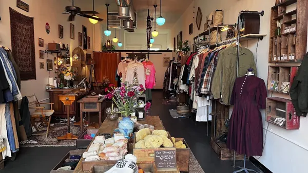 Copper Moon Vintage Mercantile, 7910 SE Stark St, inside