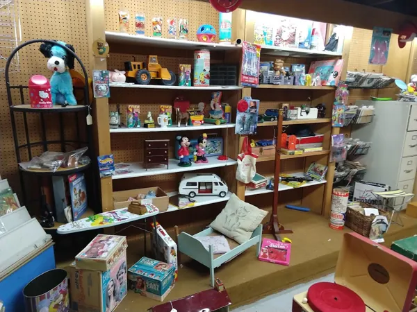 Kenton Antiques & Collectibles, 8112 N Denver Ave, inside