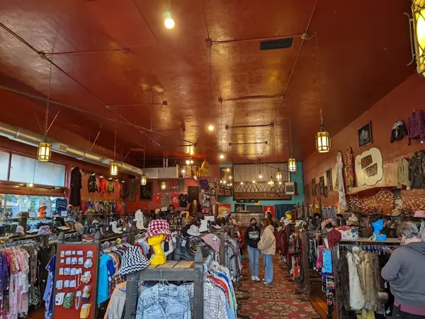 Red Light Clothing Exchange, 3590 SE Hawthorne Blvd, inside