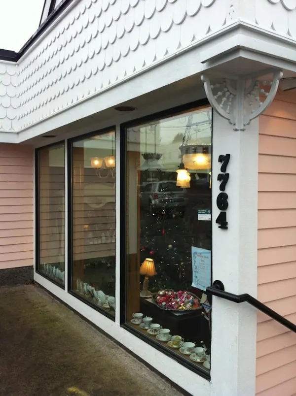 Multnomah Antiques, 7764 SW Capitol Hwy
