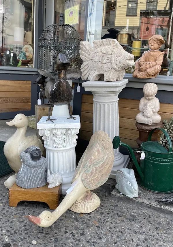 Lynnie Lou's Timeless Treasures, 7878 SW Capitol Hwy, inside