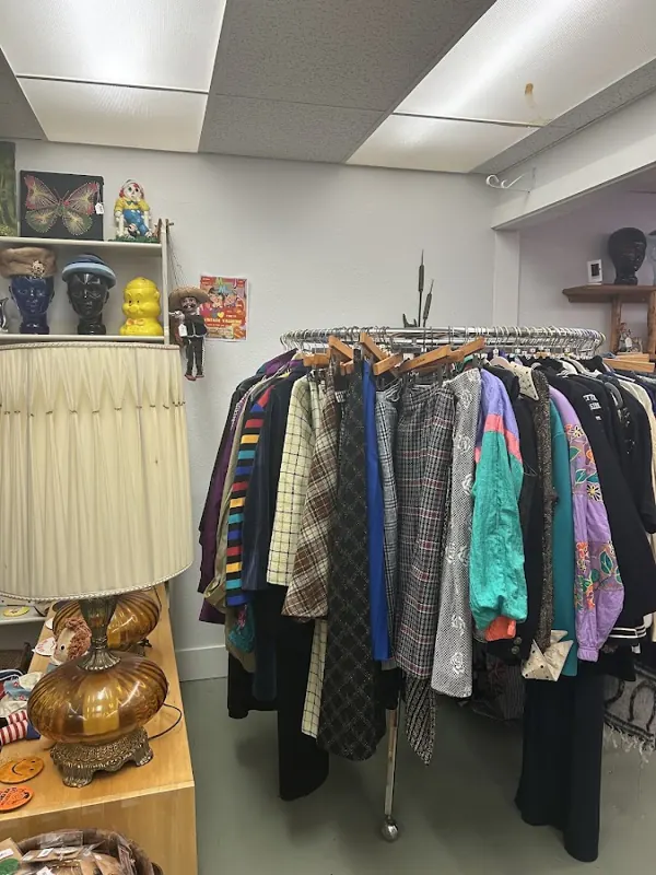 Uplifted Boutique and Makers Market, 5404 SE 72nd Ave #2, inside