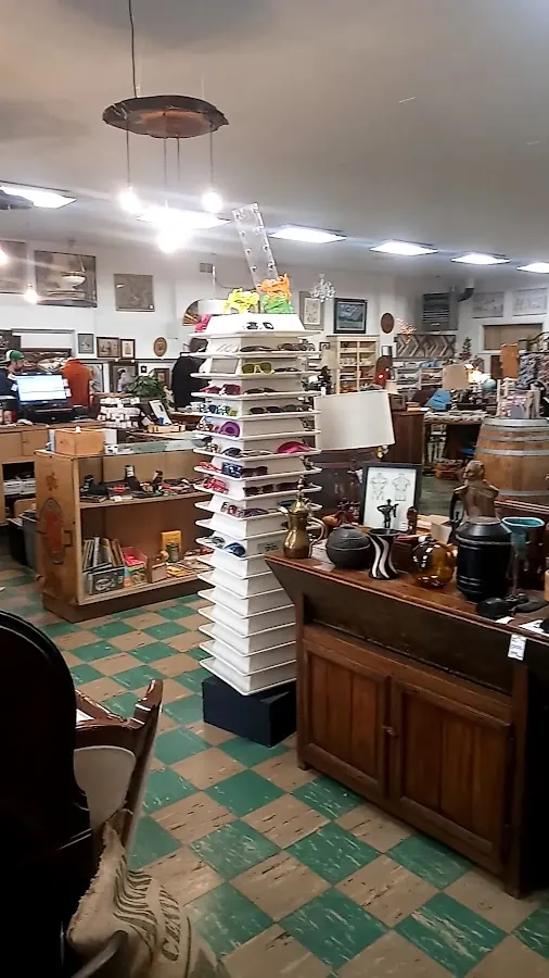 RERUN, 6940 NE Sandy Blvd, inside