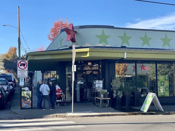 Stars & Splendid Antiques Mall, 7030 SE Milwaukie Ave