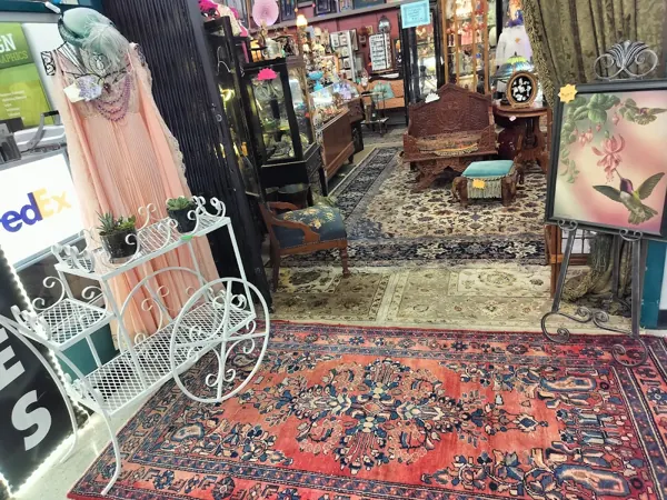 Great NW Antiques, 2000 NE 42nd Ave D, inside