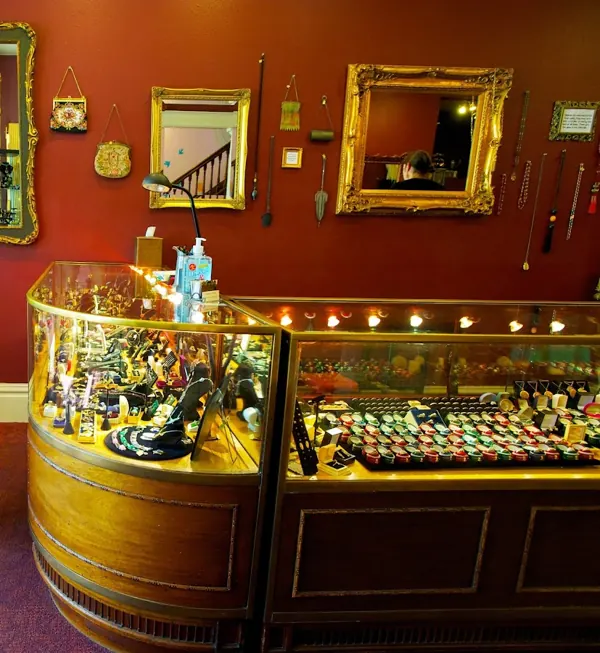 Inside Gem Set Love (formerly Gilt)