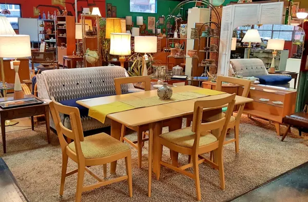 Vintage Pink, 2500 SE Hawthorne Blvd, inside