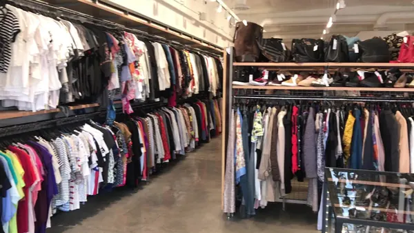 2nd STREET Hawthorne, 3735 SE Hawthorne Blvd, inside