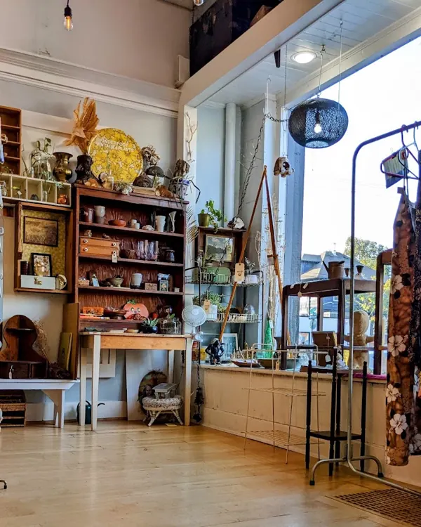 Broadway Antique Mall - Memory Den, 1914 NE Broadway, inside