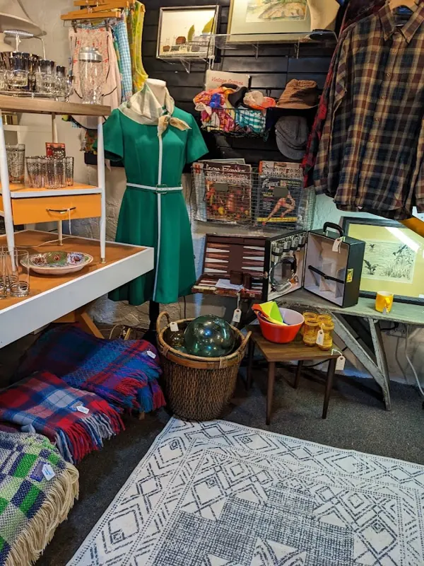 Georgie Lane Vintage, 8027 SE 13th Ave, inside